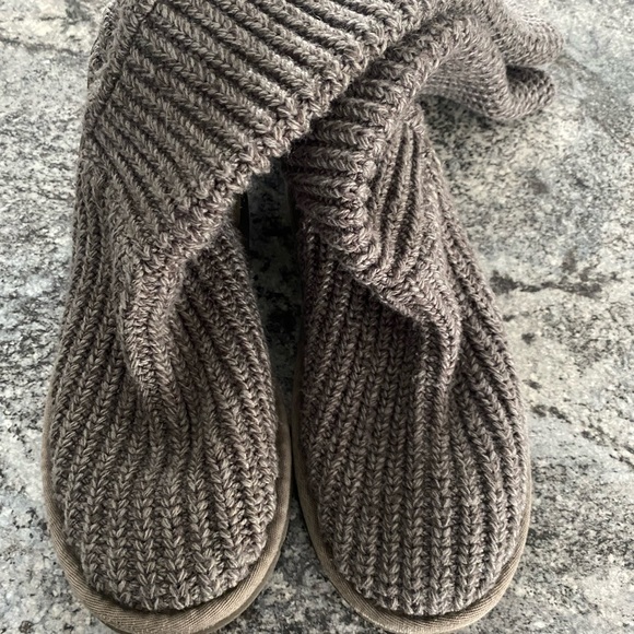 UGG Women's Classic Cardy - Size 6 - Picture 6 of 7